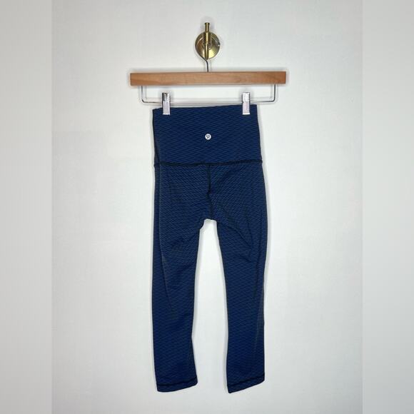 Lululemon Wunder Under Crop Black & Blue Pattern - Picture 3 of 6